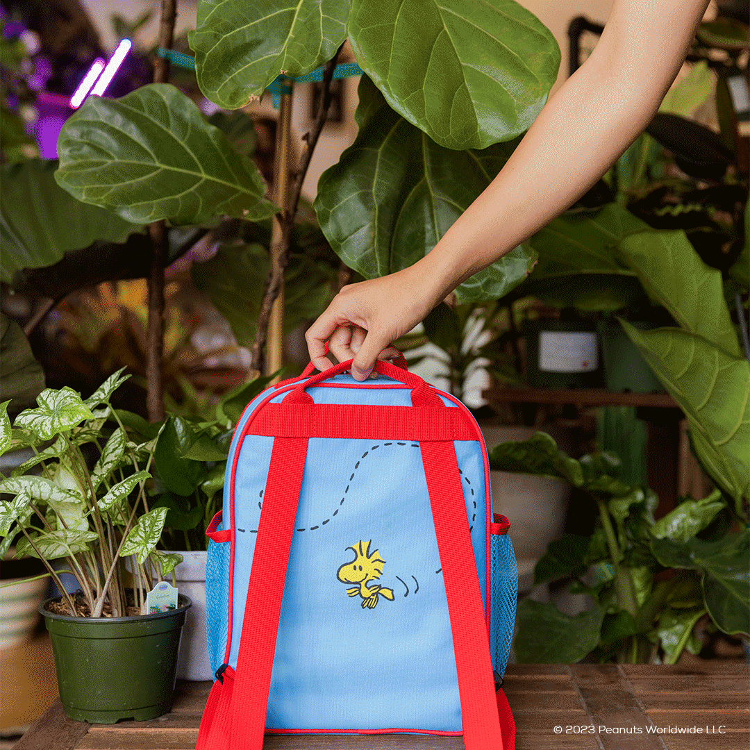 snoopy-mini-convertible-backpack-cooler-p7 Peanuts_Part_2_NATIVE_PDP_Backpack.gif